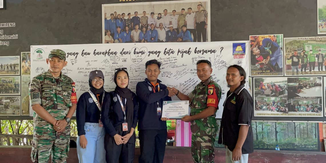 Mahasiswa UB Beri Pembelajaran Lingkungan Berbasis Ekowisata Mangrove untuk Siswa di Gresik
